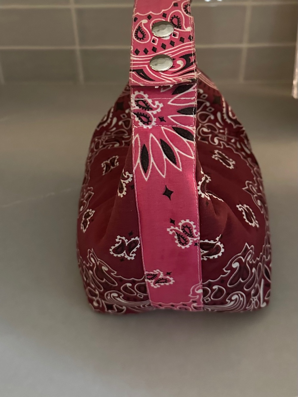 Call it by your name Bandana-Print Small Shoulder Bag in Burgundy - Picture 2 of 4